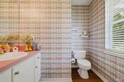Bath - 5168 Beck Ave, Jay, FL 32565 photo 8 of 10