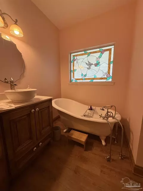 Bath - 5168 Beck Ave, Jay, FL 32565 photo 3 of 9