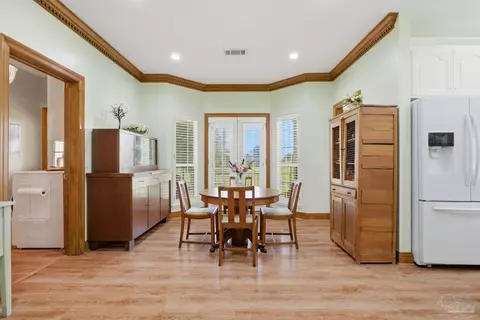Dining - 5168 Beck Ave, Jay, FL 32565 photo 1 of 4