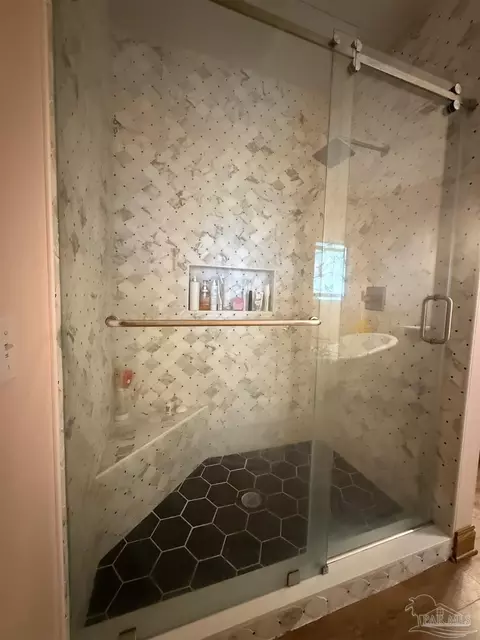 Bath - 5168 Beck Ave, Jay, FL 32565 photo 1 of 9