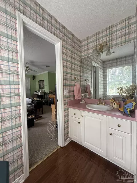 Bath - 5168 Beck Ave, Jay, FL 32565 photo 8 of 9