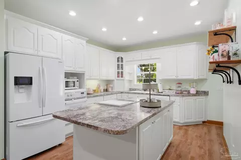Kitchen - 5168 Beck Ave, Jay, FL 32565 photo 2 of 4