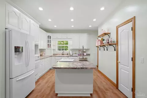 Kitchen - 5168 Beck Ave, Jay, FL 32565 photo 1 of 4