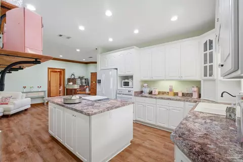 Kitchen - 5168 Beck Ave, Jay, FL 32565 photo 4 of 4