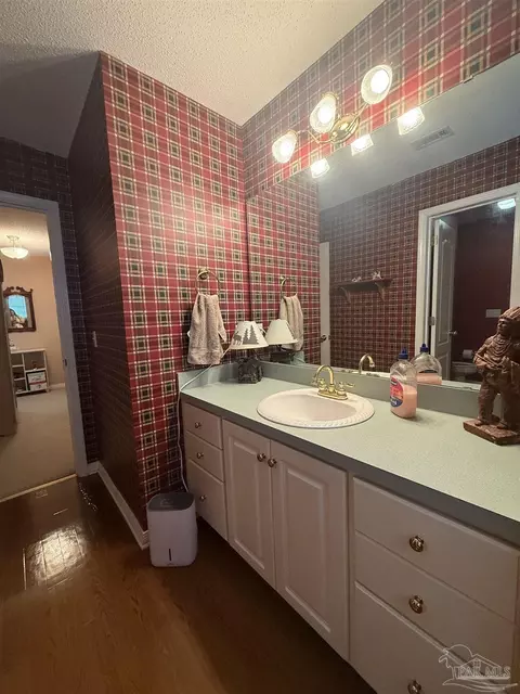 Bath - 5168 Beck Ave, Jay, FL 32565 photo 7 of 9