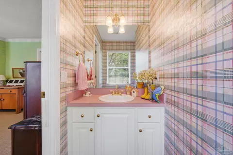 Bath - 5168 Beck Ave, Jay, FL 32565 photo 9 of 10