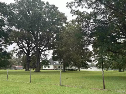 Exterior - 5168 Beck Ave, Jay, FL 32565 photo 5 of 23