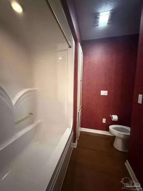 Bath - 5168 Beck Ave, Jay, FL 32565 photo 6 of 9