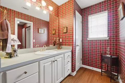 Bath - 5168 Beck Ave, Jay, FL 32565 photo 4 of 10