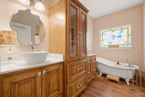 Bath - 5168 Beck Ave, Jay, FL 32565 photo 2 of 10