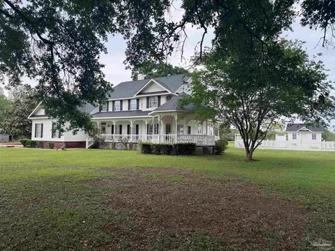 Exterior - 5168 Beck Ave, Jay, FL 32565 photo 7 of 23