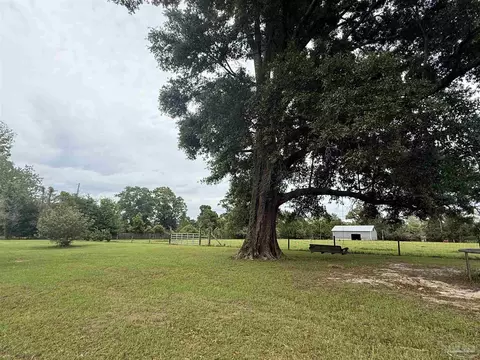 Exterior - 5168 Beck Ave, Jay, FL 32565 photo 14 of 23