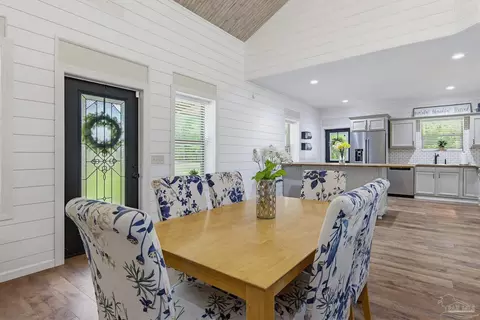 Dining - 1660 Annie Penton Rd, Jay, FL 32565 photo 5 of 5