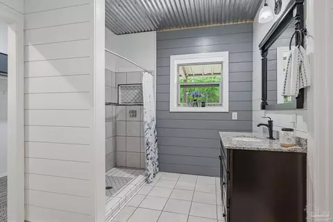 Bath - 1660 Annie Penton Rd, Jay, FL 32565 photo 5 of 6