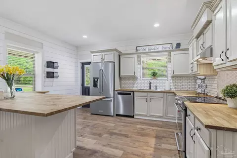 Kitchen - 1660 Annie Penton Rd, Jay, FL 32565 photo 2 of 5