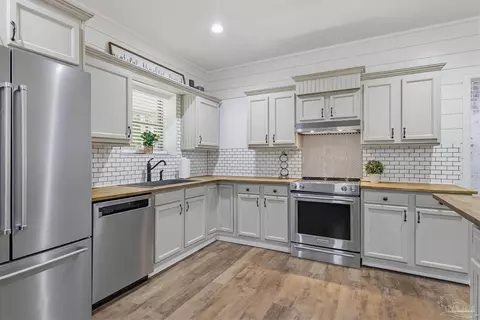 Kitchen - 1660 Annie Penton Rd, Jay, FL 32565 photo 3 of 5