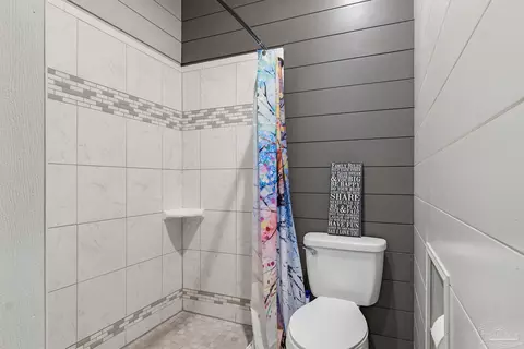Bath - 1660 Annie Penton Rd, Jay, FL 32565 photo 2 of 6
