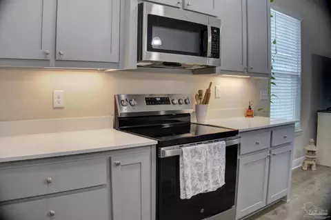 Kitchen - 5361 Parkside Dr, Pace, FL 32571 photo 2 of 4