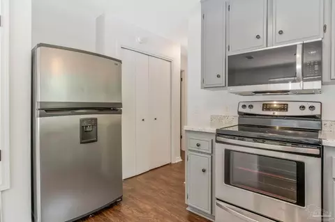 Kitchen - 3147 Sonya St, Pace, FL 32571 photo 3 of 4