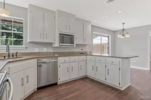 Kitchen - 3147 Sonya St, Pace, FL 32571 photo 2 of 4