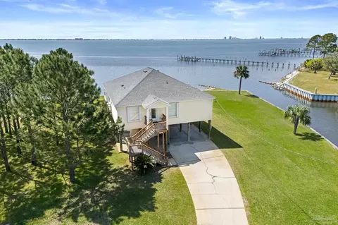 1002 Magnolia Ln, Gulf Breeze, FL 32563
