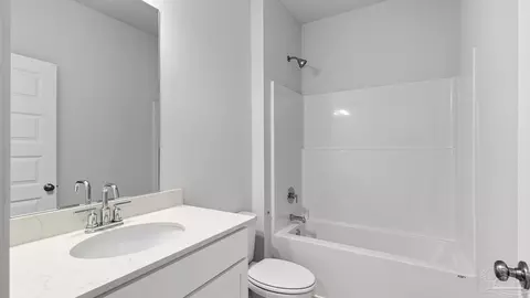 Bath - 8087 Fox Hunt Dr, Milton, FL 32583 photo 2 of 3