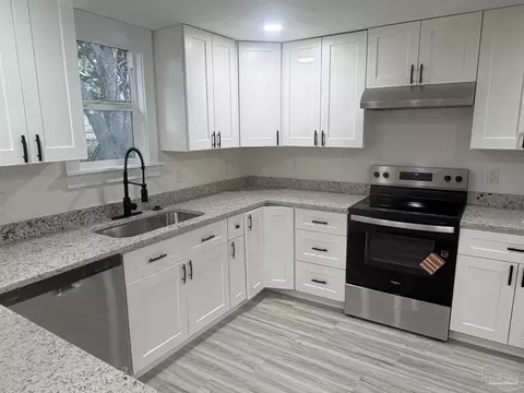916 Brookhills Dr, Cantonment, FL 32533