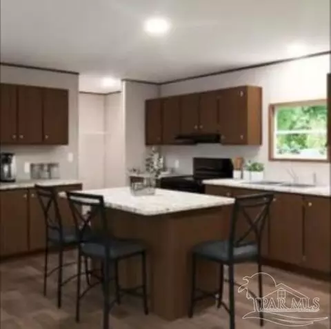 11226 N Lakeview Dr, Milton, FL 32583