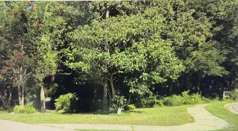 5969 Hermitage Dr, Pensacola, FL 32504