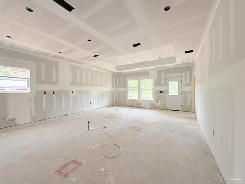 Living - 2940 N 17th Ave, Milton, FL 32583 photo 2 of 3