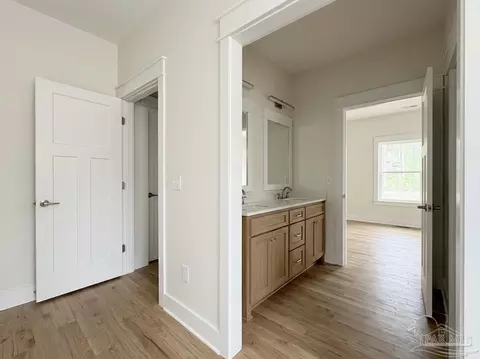 Entry Way - 2940 N 17th Ave, Milton, FL 32583 photo 2 of 8
