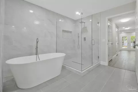Bath - 116 Mt Pilot St, Cantonment, FL 32533 photo 3 of 6
