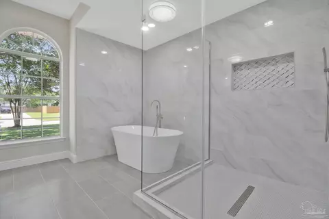 Bath - 116 Mt Pilot St, Cantonment, FL 32533 photo 1 of 6