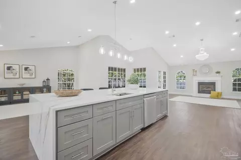 Kitchen - 116 Mt Pilot St, Cantonment, FL 32533 photo 4 of 7