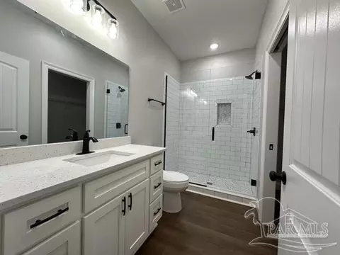 Bath - 3300 Bonfire Dr, Milton, FL 32583 photo 2 of 3