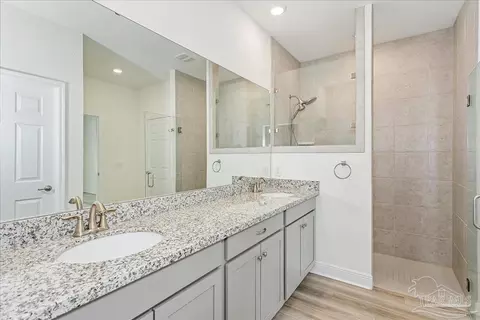 Bath - 6161 Carson Dr, Milton, FL 32570 photo 1 of 4