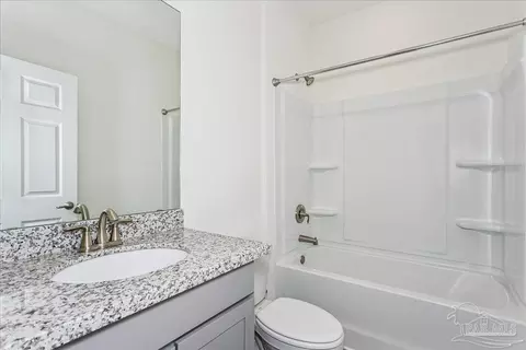 Bath - 6161 Carson Dr, Milton, FL 32570 photo 3 of 4