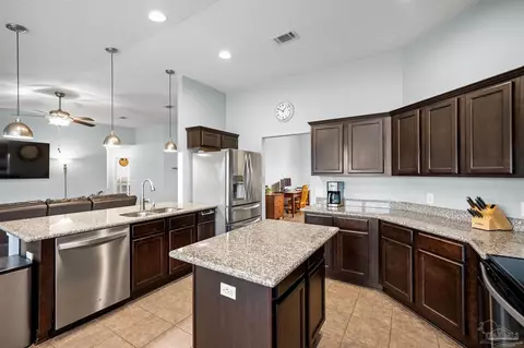 Kitchen - 5575 Mill Race Cir, Pace, FL 32571 photo 5 of 6