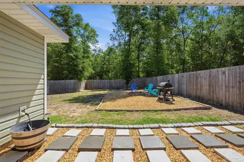 Exterior - 5159 Lake Dr, Crestview, FL 32539 photo 6 of 8