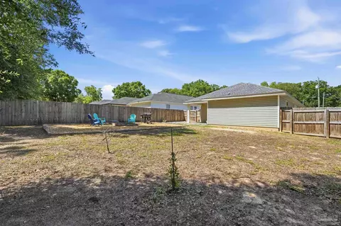 Exterior - 5159 Lake Dr, Crestview, FL 32539 photo 7 of 8