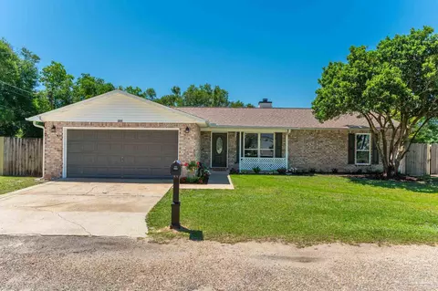 6844 Community Dr, Pensacola, FL 32526