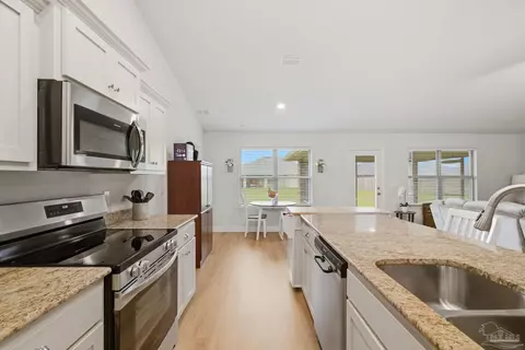 Kitchen - 6512 Benelli Dr, Milton, FL 32570 photo 4 of 4