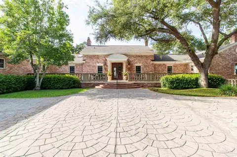 80 Duncan Ave, Gulf Breeze, FL 32561