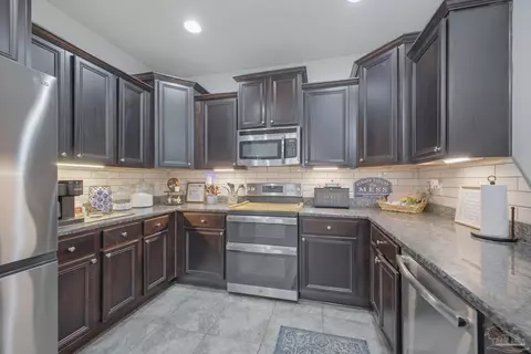 Kitchen - 6294 Ladera Trl, Pace, FL 32571 photo 2 of 3