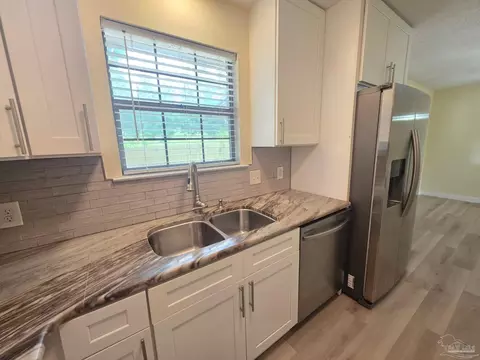 Kitchen - 215 Aza Pl, Crestview, FL 32539 photo 4 of 6