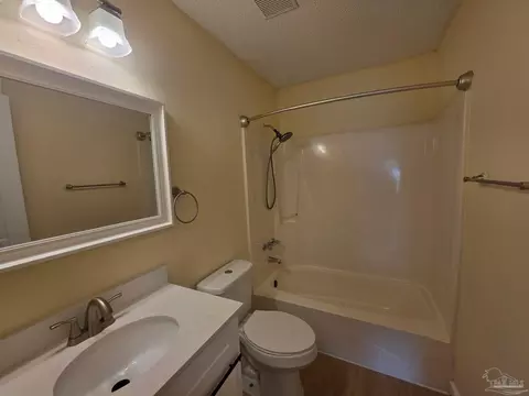 Bath - 215 Aza Pl, Crestview, FL 32539 photo 3 of 3
