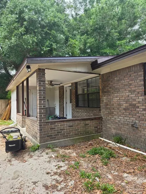 Exterior - 215 Aza Pl, Crestview, FL 32539 photo 5 of 8