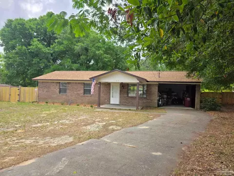 Exterior - 215 Aza Pl, Crestview, FL 32539 photo 2 of 8