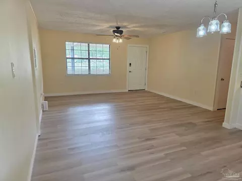 Living - 215 Aza Pl, Crestview, FL 32539 photo 2 of 5