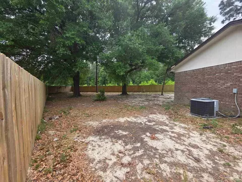 Exterior - 215 Aza Pl, Crestview, FL 32539 photo 9 of 10